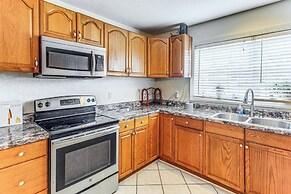 Screened Porch + Pool Access: Longs Golf Getaway