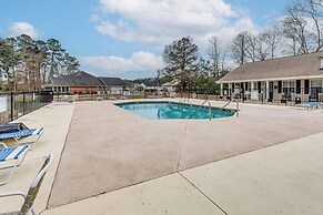 Screened Porch + Pool Access: Longs Golf Getaway
