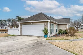 Screened Porch + Pool Access: Longs Golf Getaway