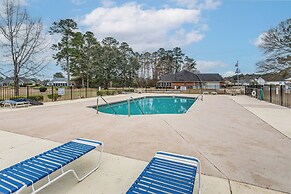 Screened Porch + Pool Access: Longs Golf Getaway