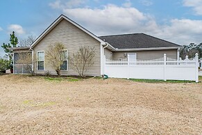 Screened Porch + Pool Access: Longs Golf Getaway