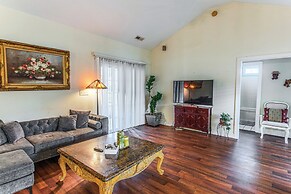 Screened Porch + Pool Access: Longs Golf Getaway