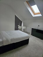 8 Bedroom House Sleeps 20 - Private Garden