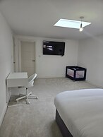 8 Bedroom House Sleeps 20 - Private Garden