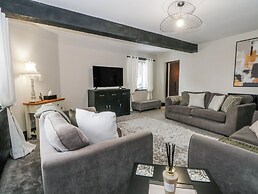 2 Manorhouse Farm