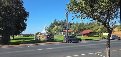 Kingston Ocean View Motel