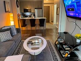 Spacious-cozy 2bed Condo in Square Ones Misissauga