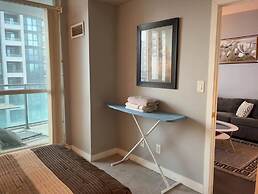 Spacious-cozy 2bed Condo in Square Ones Misissauga