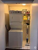 Spacious-cozy 2bed Condo in Square Ones Misissauga
