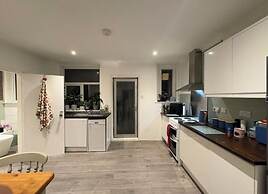 Spacious 3-bed Terrace, Great Links