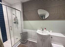 Spacious 3-bed Terrace, Great Links