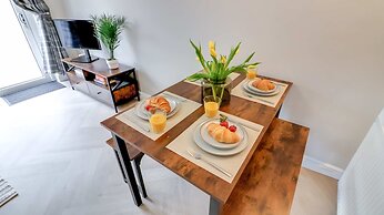 Modern House In Hartlepool With Private Parking