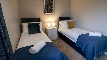 Modern House In Hartlepool With Private Parking