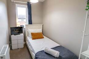 Modern House In Hartlepool With Private Parking