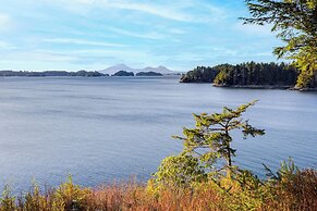 Hot Tub & Whale Watching! Scenic Sitka Escape