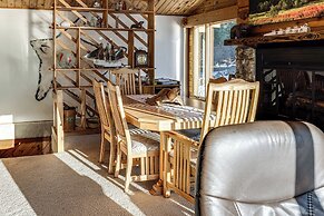 Hot Tub & Whale Watching! Scenic Sitka Escape
