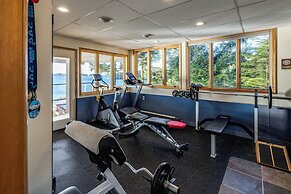 Hot Tub & Whale Watching! Scenic Sitka Escape