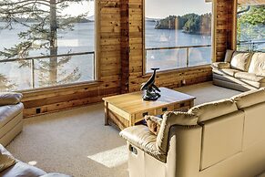 Hot Tub & Whale Watching! Scenic Sitka Escape