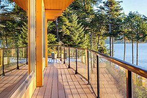 Hot Tub & Whale Watching! Scenic Sitka Escape