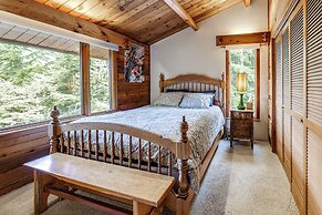 Hot Tub & Whale Watching! Scenic Sitka Escape