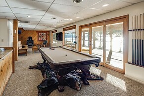 Hot Tub & Whale Watching! Scenic Sitka Escape