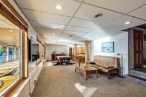 Hot Tub & Whale Watching! Scenic Sitka Escape
