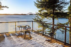 Hot Tub & Whale Watching! Scenic Sitka Escape