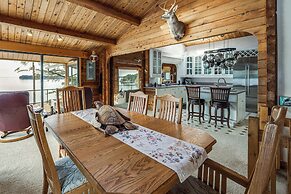 Hot Tub & Whale Watching! Scenic Sitka Escape