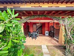 Cozy House With Shared Garden