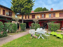 Cozy House With Shared Garden