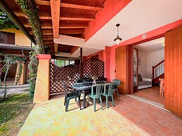 Cozy House With Shared Garden
