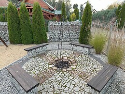 Comfortable Holiday Cottages Right by the Lake