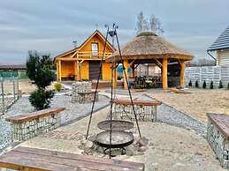 Comfortable Holiday Cottages Right by the Lake