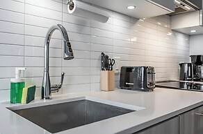Casa Suites - Downtown Toronto
