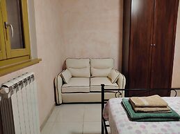 COUNTRY HOUSE