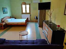 COUNTRY HOUSE