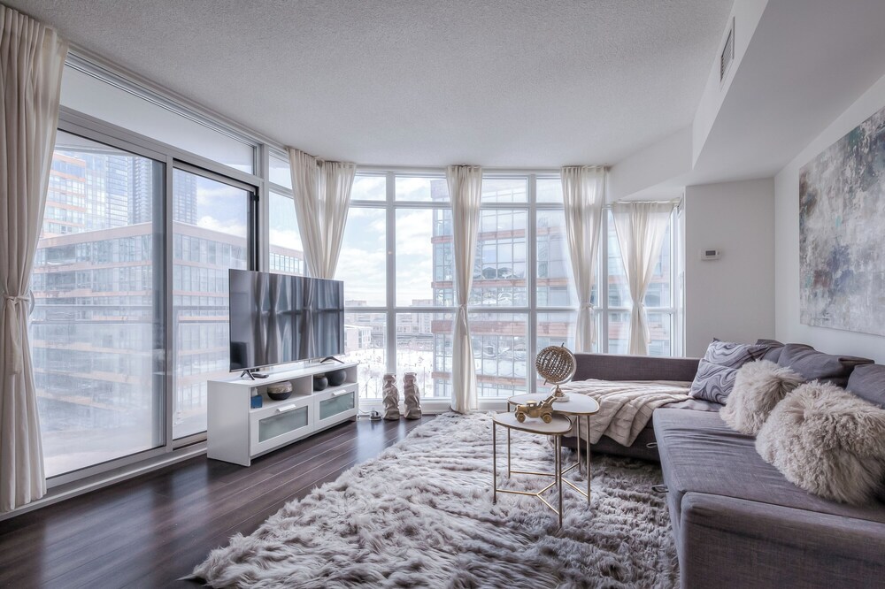 Downtown Lake View Enclaves