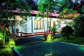 Thathsara Holiday Inn