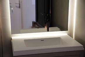 1st Floor Luxury 2-bed Apt, Sleeps 6