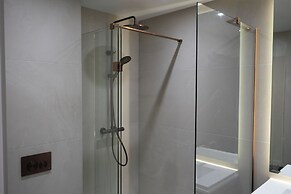 1st Floor Luxury 2-bed Apt, Sleeps 6