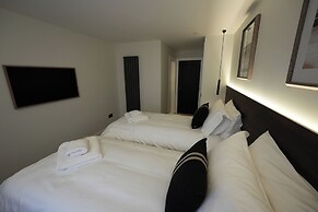 1st Floor Luxury 2-bed Apt, Sleeps 6