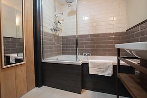 The Waterway Pub and Rooms