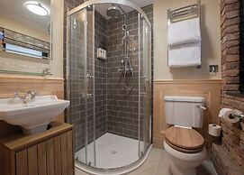 The Waterway Pub and Rooms