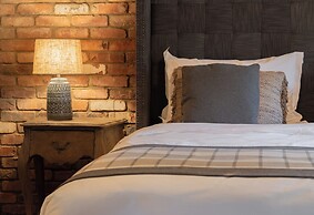 The Waterway Pub and Rooms