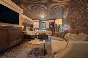 The Waterway Pub and Rooms