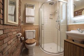 The Waterway Pub and Rooms
