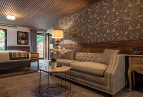 The Waterway Pub and Rooms
