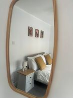 Cozy Belfast Apartment With 2 Bedrooms