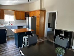 Renovated 2 Bedroom Apt Central Hamilton