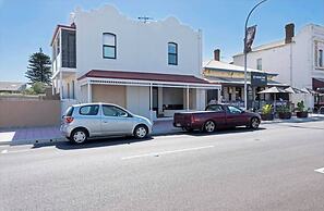 Lovely Beachside Largs Bay - free wine